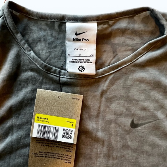 NWT Women’s NIKE PRO Dri-Fit Cheetah Print Tank, Size S - Picture 3 of 3